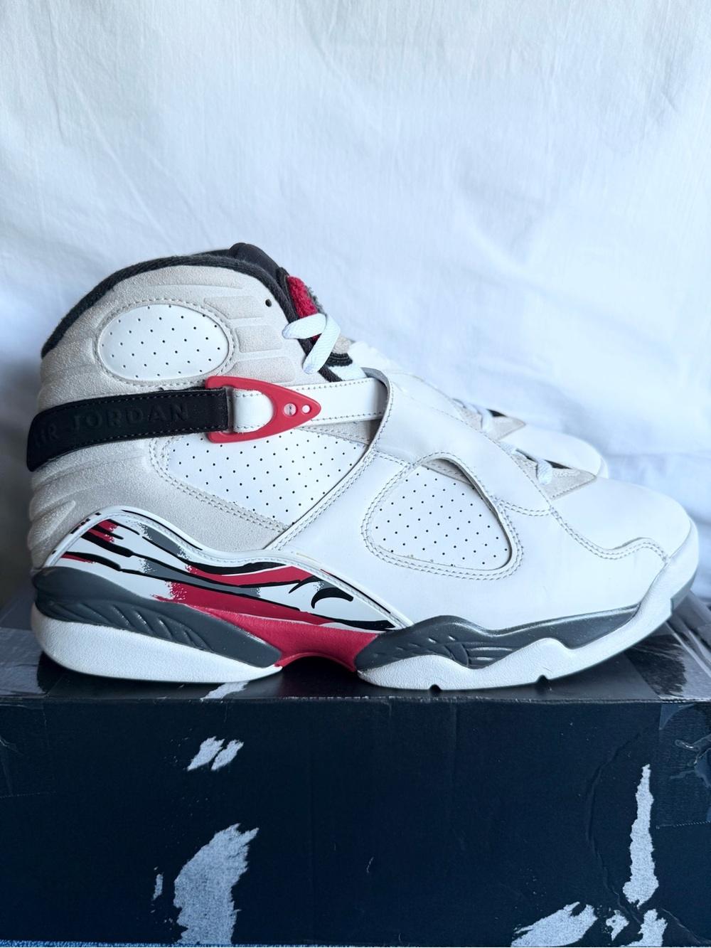 AUTHENTIC Jordan 8 Retro “Bugs Bunny” White Gym Red 305381-100 2025 PRE-OWNED
